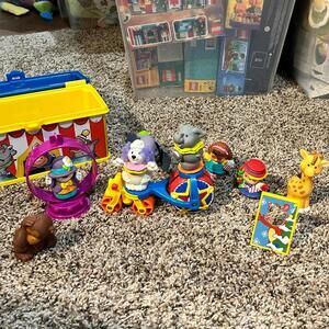 Fisher-Price Little People On the Go Lunchbox Circus Theme